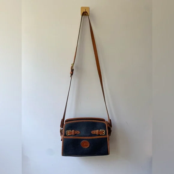 Vintage Black Dooney and Bourke Black with Tan Trim Zip Top Buckle Shoulder Bag - Picture 2 of 11